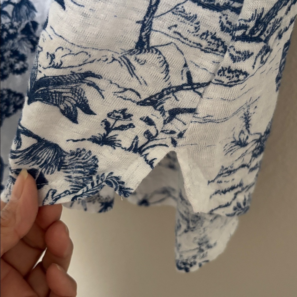 Nicole Miller NY 100% Linen Women's Top Blue White Exotic Print Size Medium Tee - Picture 6 of 9